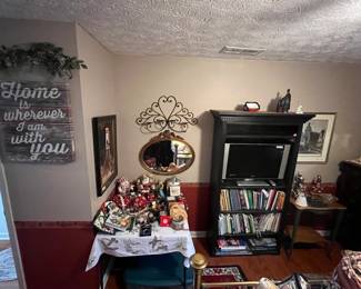 Christmas; books; TV;decor