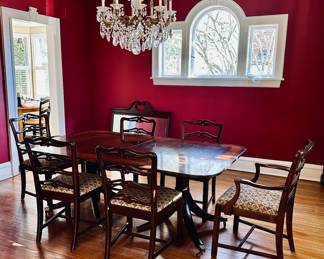 Pedestal Dining Table with two leaves and table pads