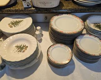 Niko Holiday dish set