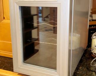 Countertop mini wine cooler