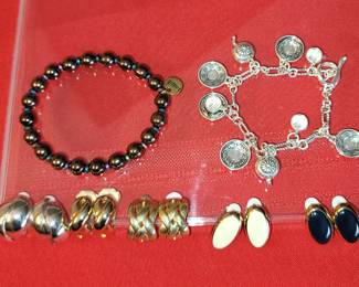 Costume jewelry. Clip earrings