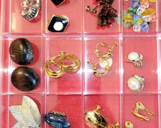 Costume jewelry. Clip earrings