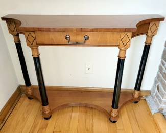 Hekman Entry Table / Console / Sofa Table. Very sturdy, well-made. Dove tail drawers
