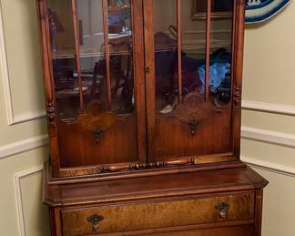 Antique cabinet w/ 3 drawers and ornate top