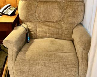Upholstered lift chair