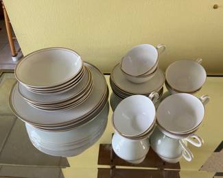 Royalton China (Japan) “Golden Elegance