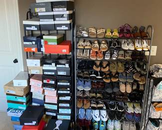 Size 6 women's shoes from top brands. Once again, size 6.