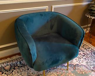 Cool chair but it's got a bit of a wonky leg.