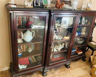 Lovely bookcase/display cabinet.