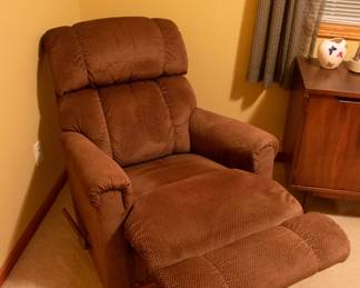 TV Room Lazy Boy b