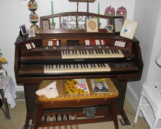 If you have ever thought about getting a organ this Baldwin is a nice one, it is in excellent condition and has a matching bench. One of the nicer ones I have seen.