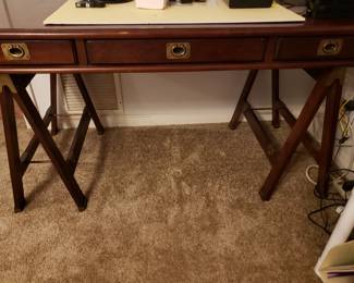 CAMPAIGN STYLE DESK