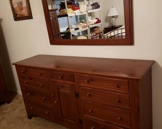 ETHAN ALLEN 9 DRAWER DRESSER AND WALL MIRROR COUNTRY CRAFTSMAN KNOTTY PINE