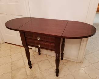 PEMBROKE DROP LEAF TABLE, COUNRTY INNS & BACKROADS BY THOMASVILLE