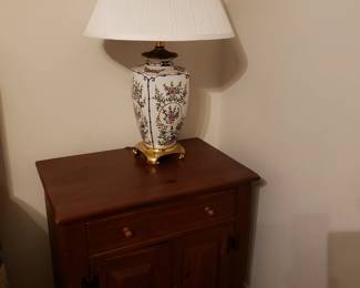 ETHAN ALLEN NIGHT STAND AND LAMP COUNTRY CRAFTSMAN KNOTTY PINE