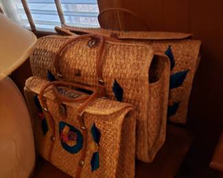 VINTAGE STRAW TOTE BAGS