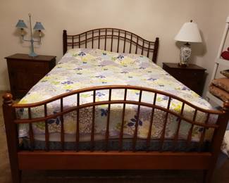 QUEEN ETHAN ALLEN COUNTRY CRAFTSMAN BEDROOM SUITE WINDSOR SPINDLE BED