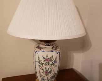 PORCELAIN LAMP
