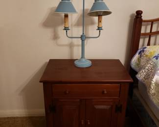 ETHAN ALLEN PAIR OF NIGHT STANDS COUNTRY CRAFTSMAN KNOTTY PINE