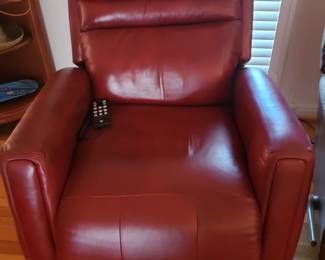 SO COZI RED LEATHER RECLINER POWER CHAIR