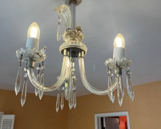 Crystal
3 arm ceiling chandelier 
