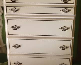 Bassett chest of drawers 