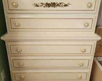 Dixie chest of drawers 