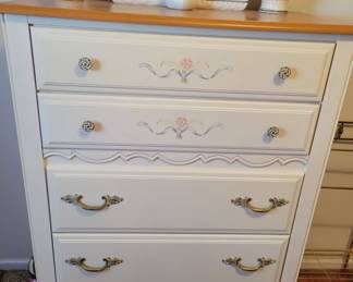 Broyhill chest of drawers 