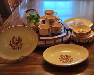 Set of rooster dishware 