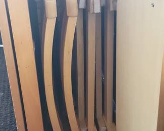 Expandable table and chairs 