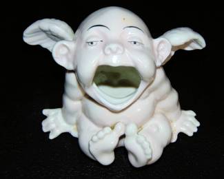 VINTAGE BIG MOUTH ANGEL SMOKING ASHTRAY