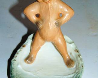 VINTAGE SMOKING BEAR PORCELAIN ASHTRAY