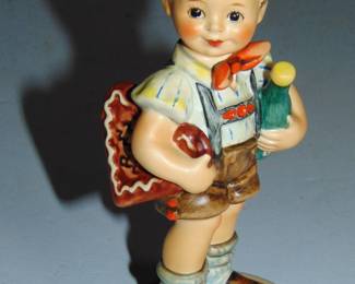 VINTAGE HUMMEL FIGURINE