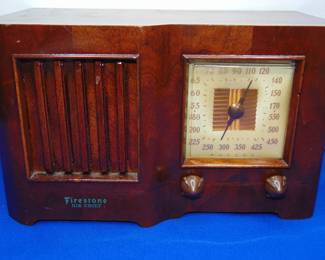 FIRESTONE AIR CHIEF TABLE TOP TUBE RADIO - WORKS