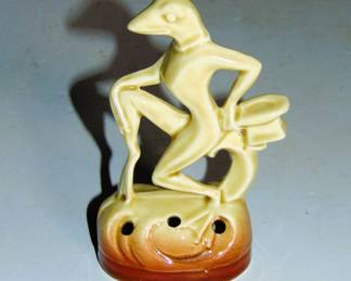 VINTAGE PORCELAIN FLOWER FROG