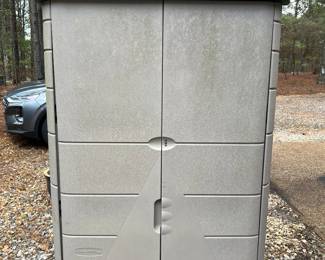 Rubbermaid Plastic Storage 