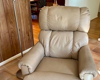 Second chair and lamp available