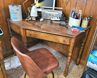 Great corner desk with chair