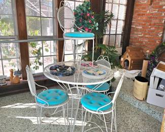 outdoor set with original cushions 