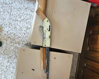 Crosman 761XL pellet gun