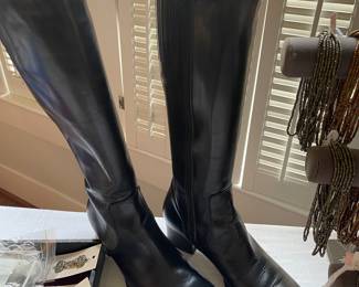 Italian leather boots. 8