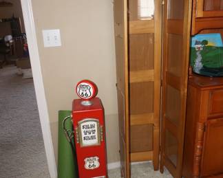 standing frames, Phillips 66 decor