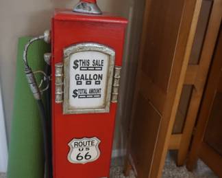 Phillips 66 decorative gas pump