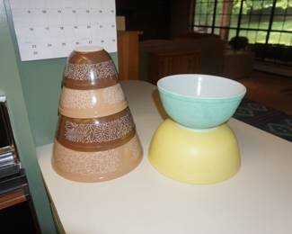 Pyrex bowls