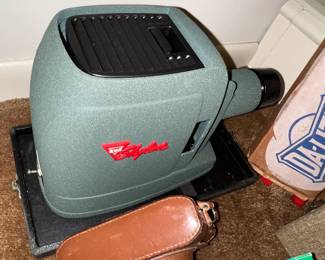 SVE Skyline Slide Projector with lid