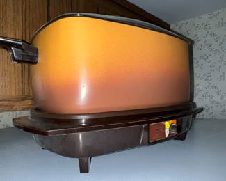 Cool retro crockpot / warming tray