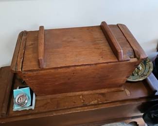 Two sizes of dough boxes