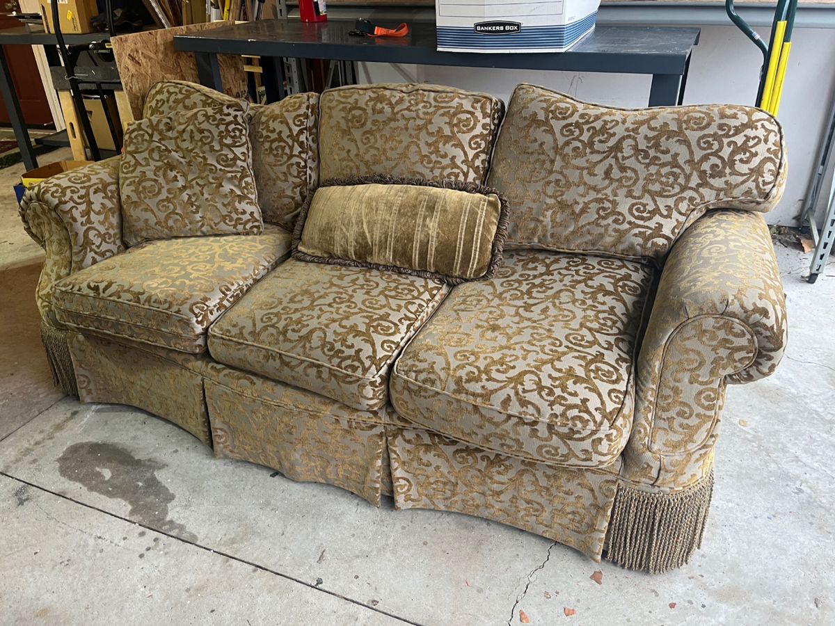 GREAT SALE IN WEST BLOOMFIELD! FURNITURE,... starts on 1/4/2024