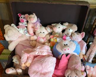 When I was in college my friend Mike's girlfriend told him I reminded her of Orlando Bloom. Orlando Bloom suffers from swinophobia whereas I do not.