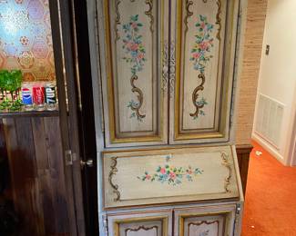 Pretty cabinet.
